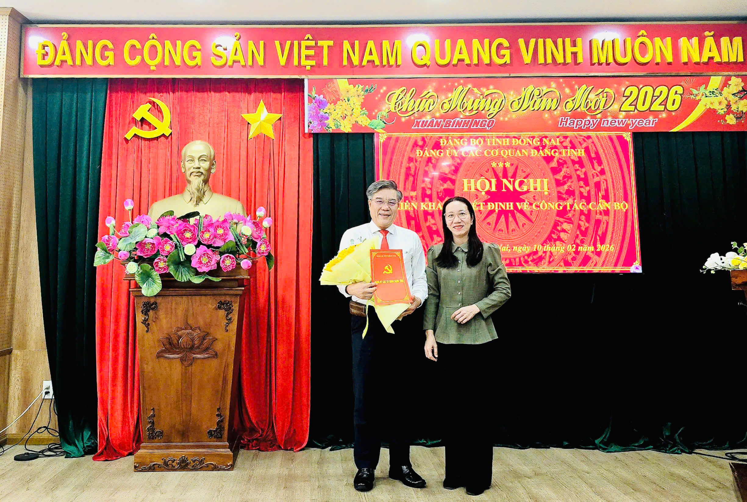 Trao quyết định Bí thư Đảng ủy Ban Tuyên giáo và Dân vận Tỉnh ủy